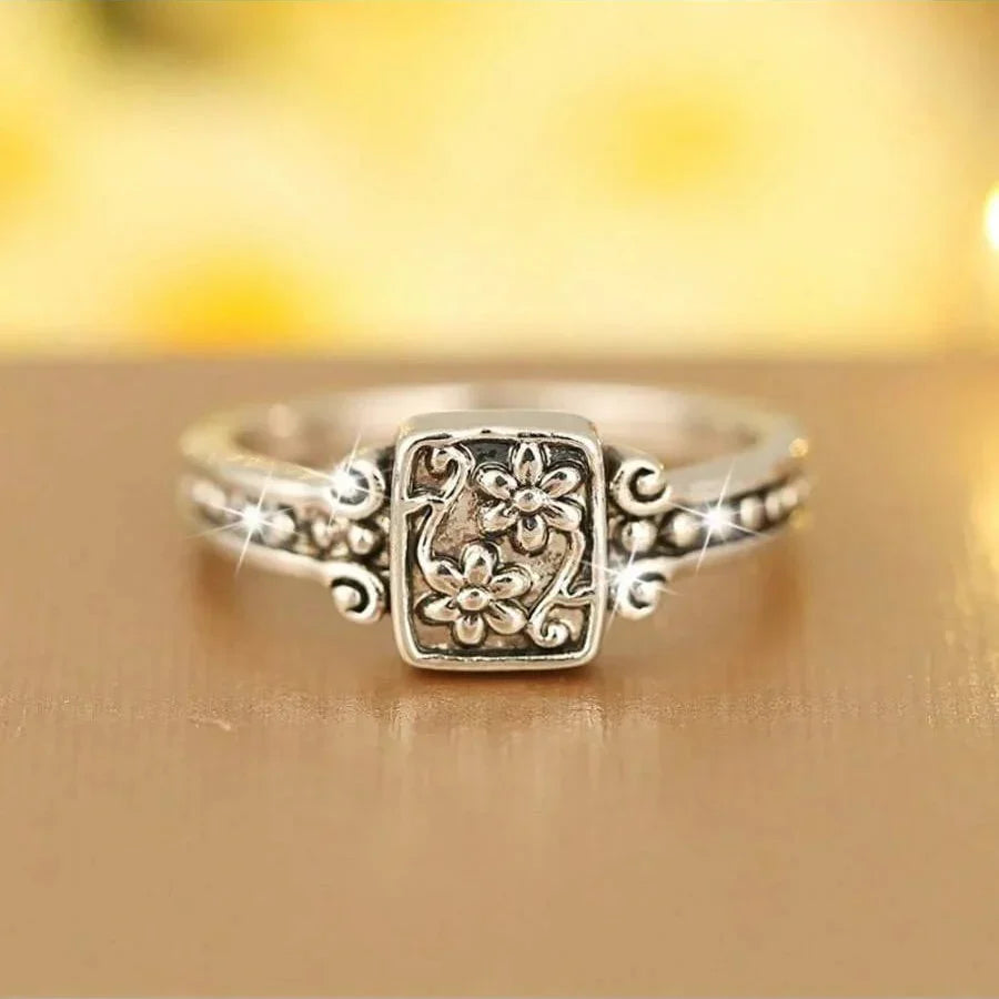 Vintage-Boho-Ring mit gravierter Blüte