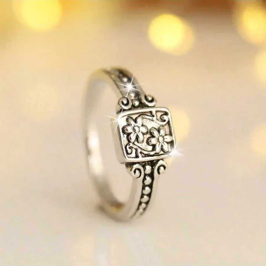 Vintage-Boho-Ring mit gravierter Blüte