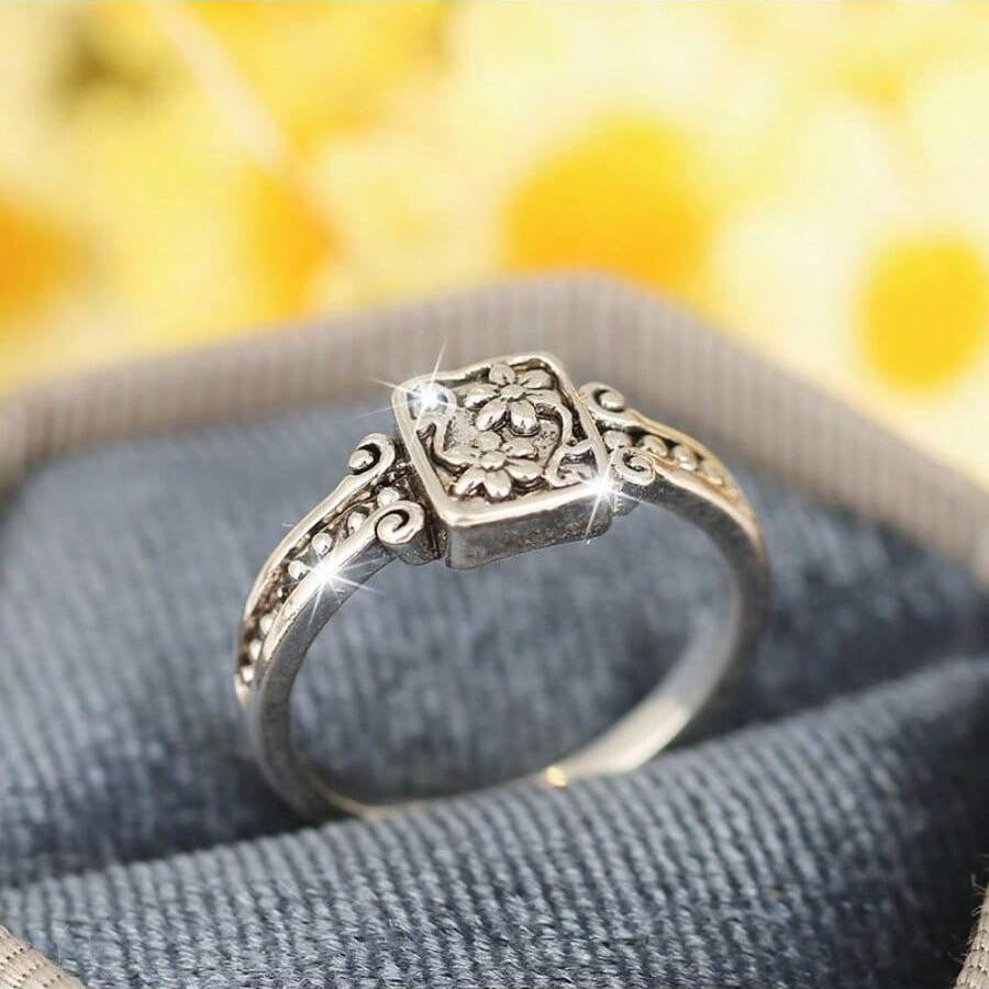 Vintage-Boho-Ring mit gravierter Blüte