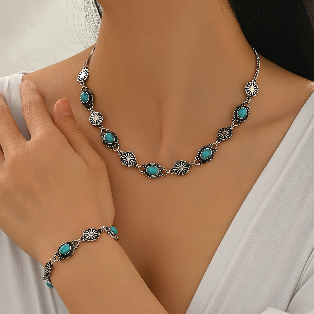 Boho-Set aus Halskette und Armband mit Türkis und silbernen Blüten