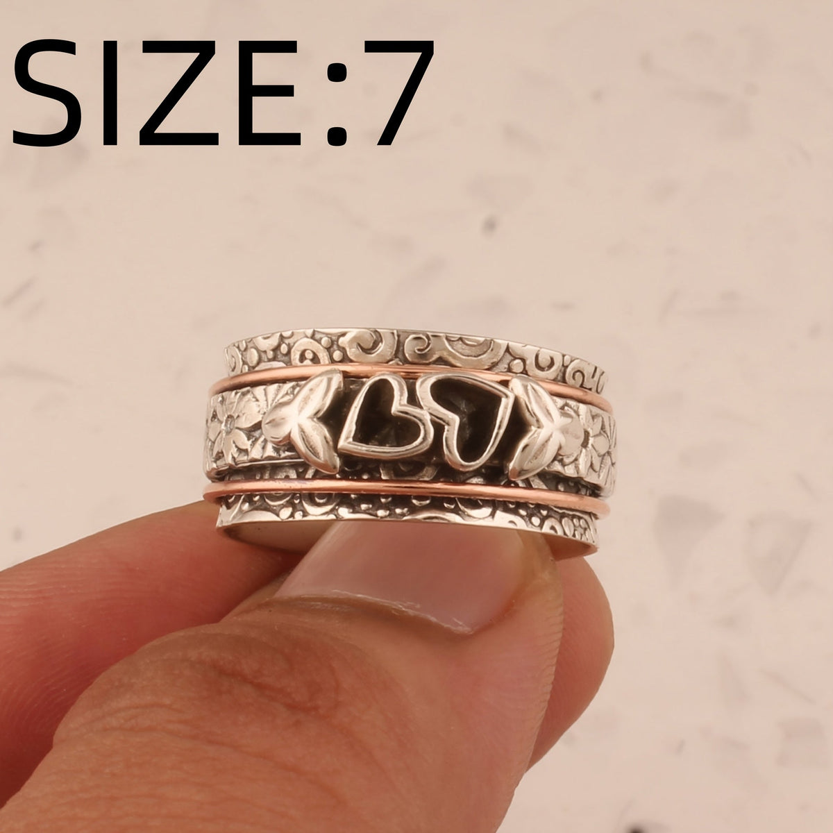 Versilberter Drehring im Vintage-Stil mit Schmetterling und Herz