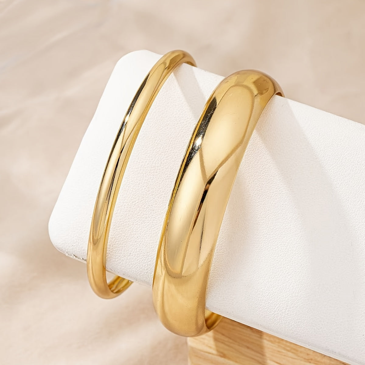 Classic Minimalist Style Polished Bangle Bracelet