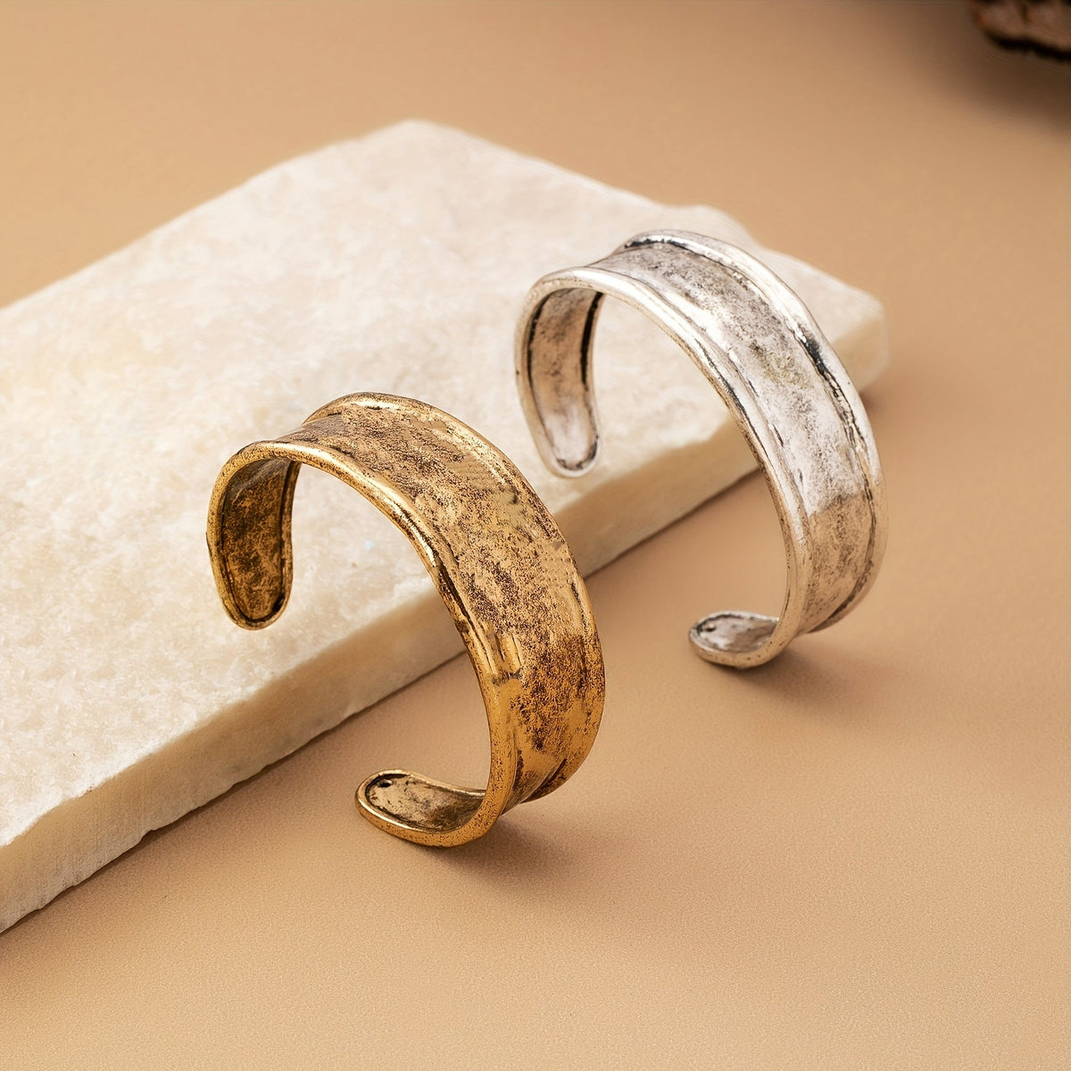 Breiter, minimalistischer Vintage-Armreif, vergoldet