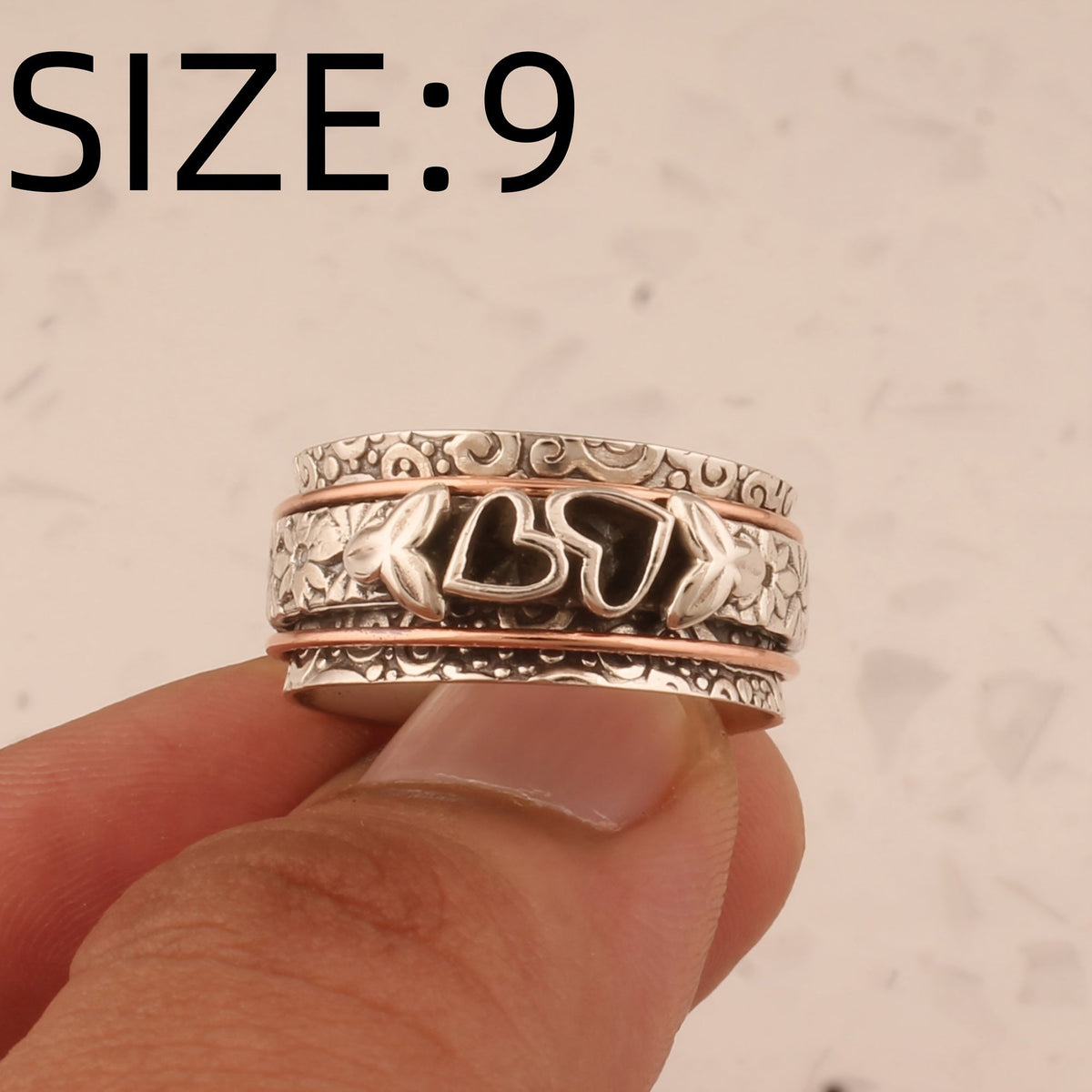 Versilberter Drehring im Vintage-Stil mit Schmetterling und Herz