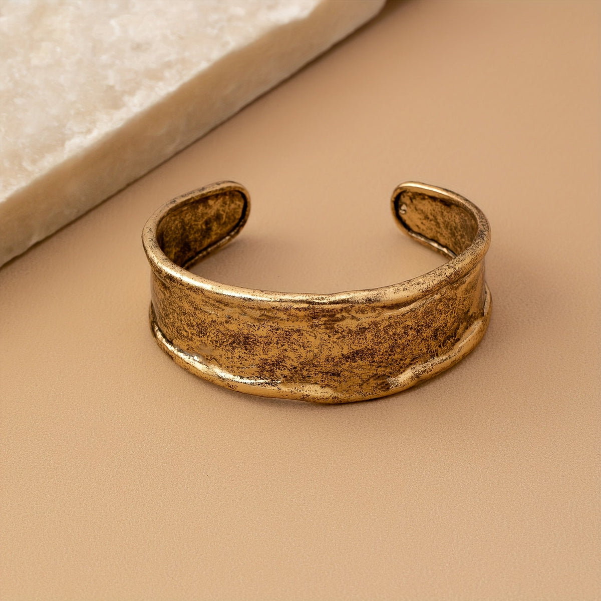 Breiter, minimalistischer Vintage-Armreif, vergoldet
