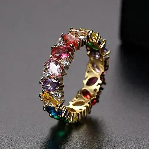 Eleganter vergoldeter Vintage-Ring mit bunten Zirkonia-Steinen