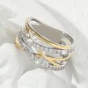 Eleganter Stapelring in Gold und Silber mit eingelassenem Zirkonia