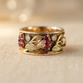 Vintage-Ring in Antikgold mit farbigem Edelstein